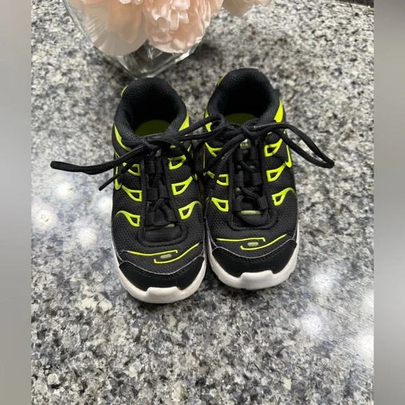 Nike Air Max Plus Shoes Black/Volt/Dark Grey/White Size 7c Toddler - Picture 2 of 3